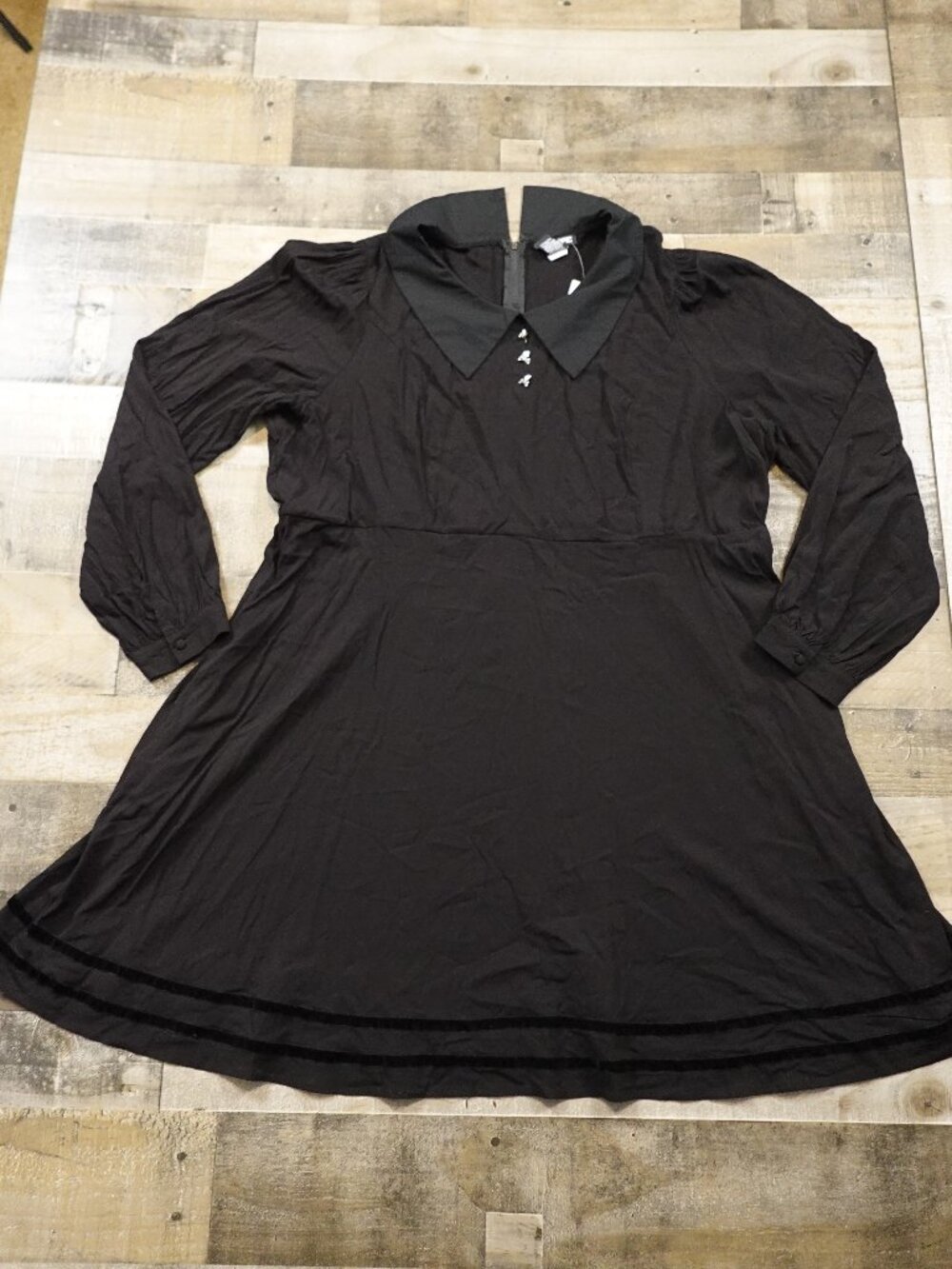 Hot Topic Extreme Collar Dress Plus Size 4 Black Skull Buttons NWT Gothic
